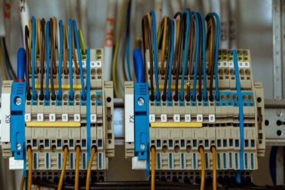 A MOSFET can be Operated with, and It's Structure and Fundamentals