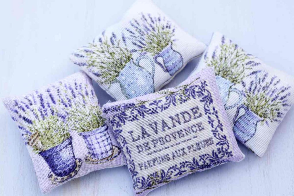 8 Uses Of A Lavender Pillow In Your Wellness Routine