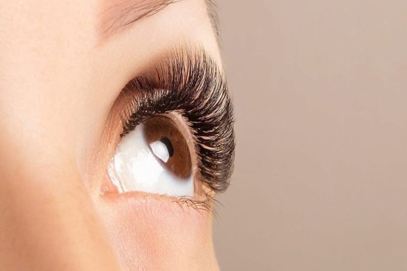 The Pros and Cons of Eyelash Extensions